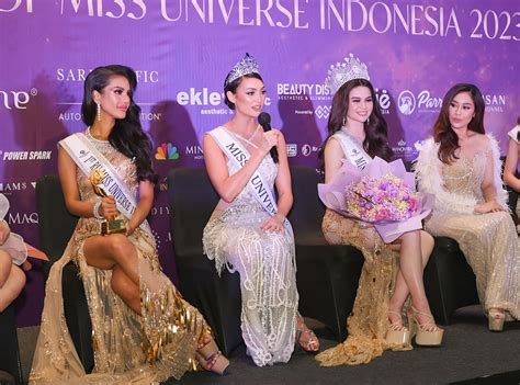 miss universe naked|Miss Universe Contestants Pose Topless, Feminists Rejoice